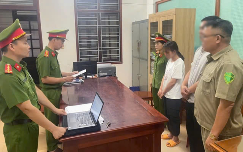 Cong an doc lenh tam giu hinh su doi voi ba N.N.U.L 56868