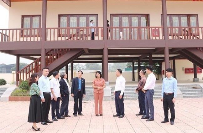 Tăng cường giám sát – Chìa khóa nâng cao hiệu quả Chương trình MTQG 1719 tại vùng đồng bào dân tộc thiểu số và miền núi 4 Đoàn giám sát của Ủy ban MTTQ TP Hà Nội giám sát Công trình nhà văn hóa phục vụ sinh hoạt của đồng bào các DTTS xã Phú Mãn, huyện Quốc Oai.