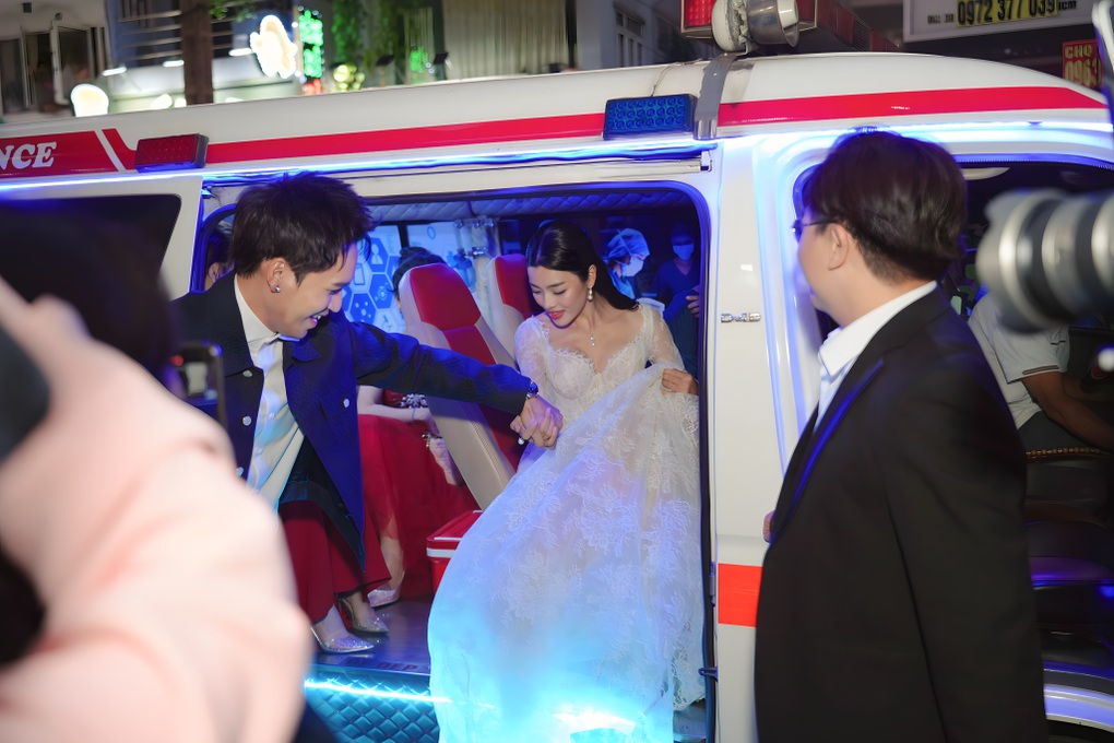 Lời xin lỗi trong showbiz Việt: Khi sự chân thành bị thay thế bằng phản xạ 5 Đoàn phim Âm Dương Lộ cũng xin lỗi vì cách PR khó hiểu, gây bức xúc