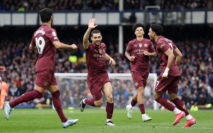 Everton Man City Man xanh gianh 3 diem trong gian kho