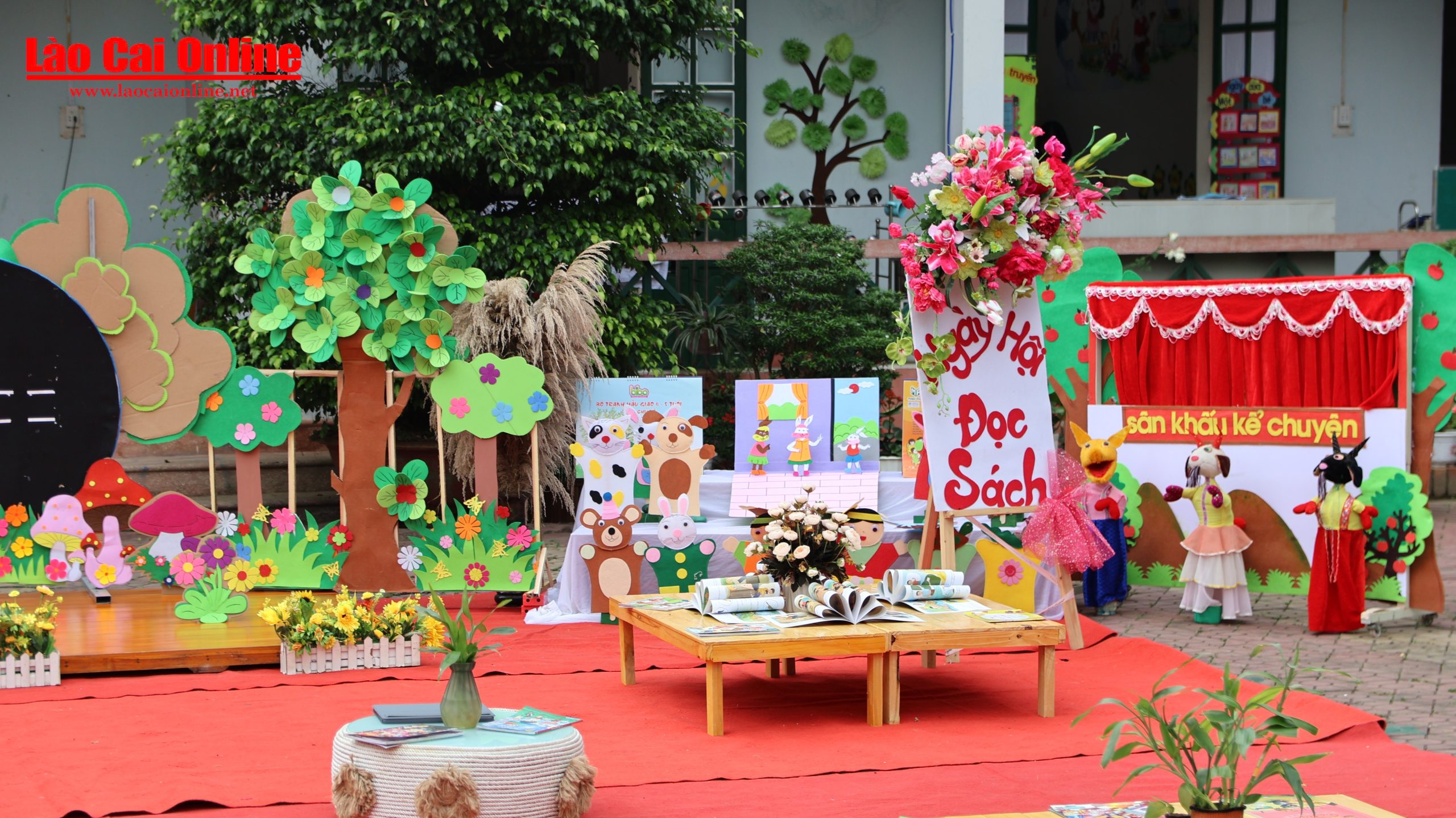 Trường Mầm non Hoa Ban tổ chức Ngày hội đọc sách năm học 2024 – 2025: Lan tỏa văn hóa đọc tới cộng đồng 7 Góc 1 – Làm sách mini: Khơi gợi óc sáng tạo qua việc thiết kế sách thủ công với chủ đề khoa học và văn hóa dân tộc.