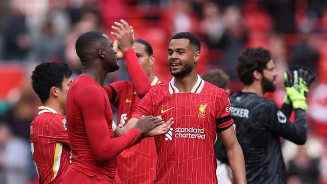 Liverpool dang hon Arsenal 13 diem tren BXH Ngoai hang Anh mua nay