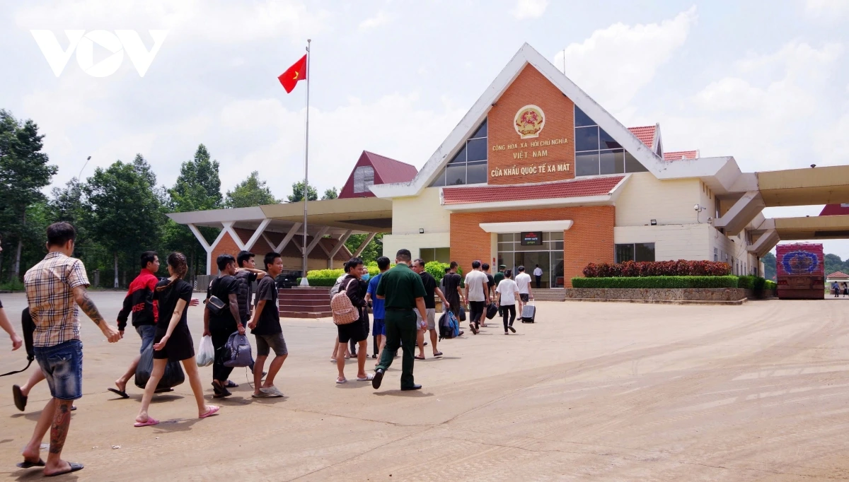 Triệt phá đường dây buôn người xuyên biên giới, giải cứu thành công 2 nạn nhân 4 Lực lượng chức năng vừa tiếp nhận 23 công dân Việt Nam từ Campuchia