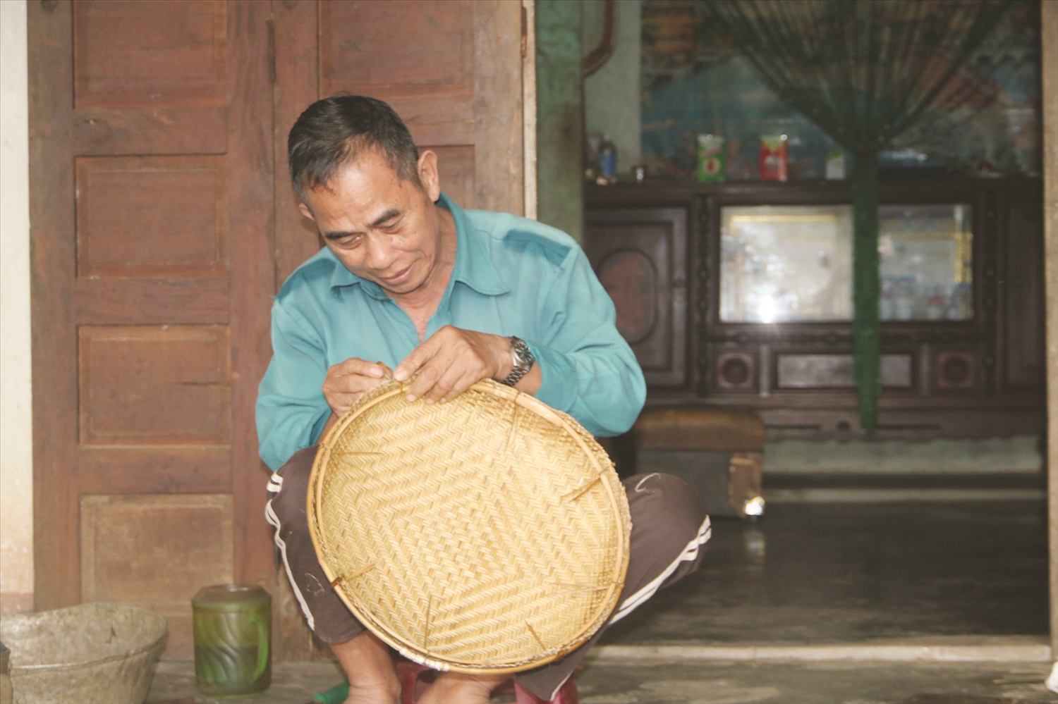 Ký ức đại thắng Mùa Xuân 1975 qua lời kể của những cựu binh dân tộc thiểu số 3 Ông Đinh Văn Xếp chia sẻ niềm vui, sự đổi thay của bản, làng Hrê sau ngày giải phóng ( Ảnh Báo Dân Tộc )