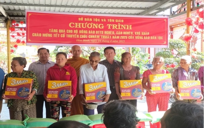 So Dan toc va Ton giao tinh Bac Lieu da co nhieu hoat dong cham lo doi song cua dong bao Khmer co hoan canh kho khan dip Tet co truyen Chol Thnam Thmay 577 1