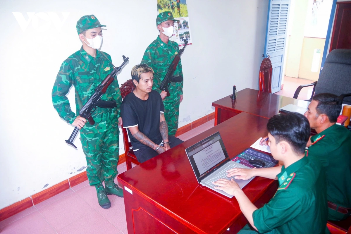 To cong tac Don Bien phong Trung Binh lay loi khai doi tuong Ngo Minh Trung. 566