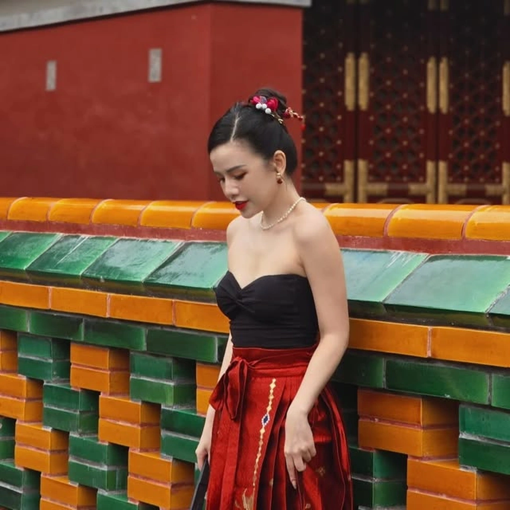 MC Bích Hồng bị SCTV "cắt sóng", dân mạng tẩy chay vì phát ngôn gây sốc 4 MC Bích Hồng lên tiếng xin lỗi nhưng vẫn bị chỉ trích dữ dội (Ảnh: @hongday2103).