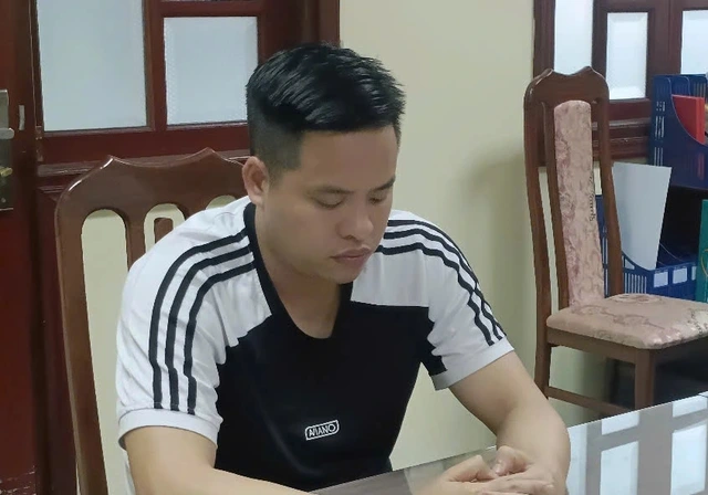 Làm giả thuốc diệt chuột từ gạo, vỏ trấu, thu hơn 5 tỉ đồng từ Facebook 1 Nguyễn Văn Vĩnh tại cơ quan công an