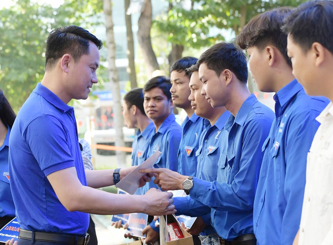 Nhiều hoạt động ý nghĩa tại Ngày hội “Thanh niên công nhân - Lan tỏa năng lượng tích cực” 2 Ban Tổ chức khen thưởng các tập thể, cá nhân có thành tích tiêu biểu trong công tác thiện nguyện, bảo đảm an sinh xã hội năm 2025