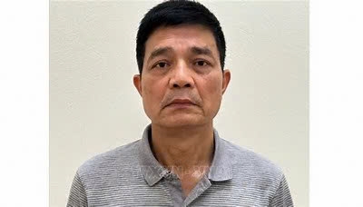 Bắt tạm giam nguyên Cục trưởng Cục An toàn thực phẩm 1 Bị can Nguyễn Thanh Phong, nguyên Cục trưởng Cục An toàn thực phẩm, Bộ Y tế. Ảnh: TTXVN