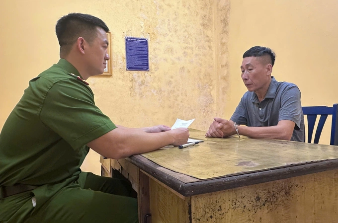 Ba cán bộ xã Tự Nhiên bị khởi tố vì nhận hối lộ liên quan xây dựng trái phép trên đất nông nghiệp 2 Bị can Nguyễn Văn Phích tại cơ quan điều tra.