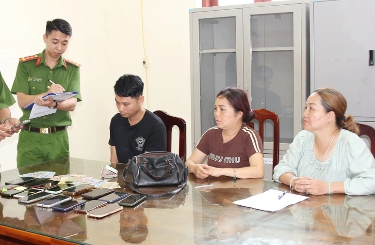 Cac doi tuong cung tang vat. 5465667