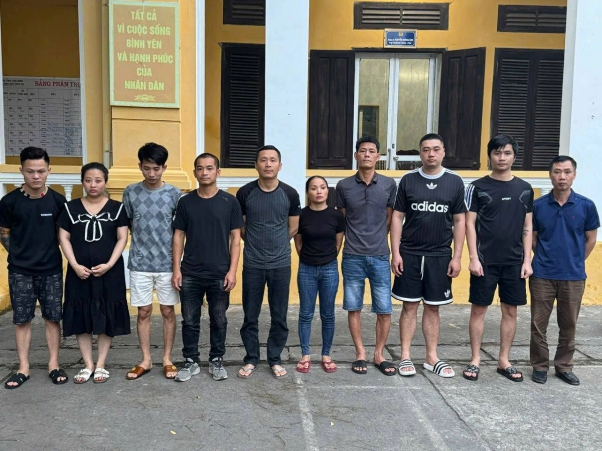 Cac doi tuong va tang vat vu an. 345465