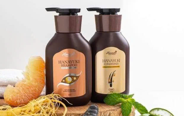 Cặp dầu gội, dầu xả Hanayuki được Đoàn Di Băng quảng cáo.
