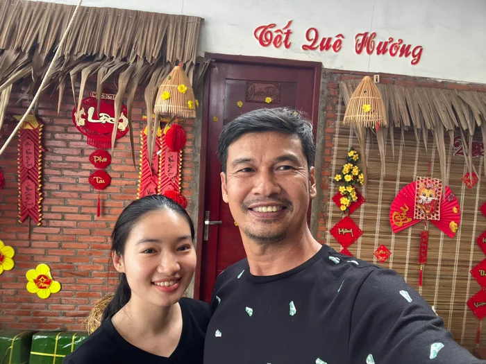 Diễn viên Tiết Cương lần đầu lên chức bố ở tuổi 52, xúc động đón con trai đầu lòng 4 Cặp đôi tổ chức đám cưới vào năm 2022. Vợ Tiết Cương không hoạt động trong làng giải trí.