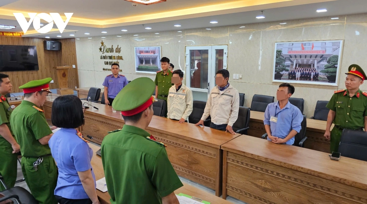 Co quan Canh sat dieu tra Cong an TP. Da Nang tong dat quyet dinh khoi to vu an khoi to bi can 3 doi tuong. 45566