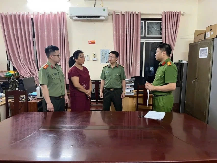 Cơ quan công an thi hành lệnh bắt giữ đối với Voòng Tú Thanh. 