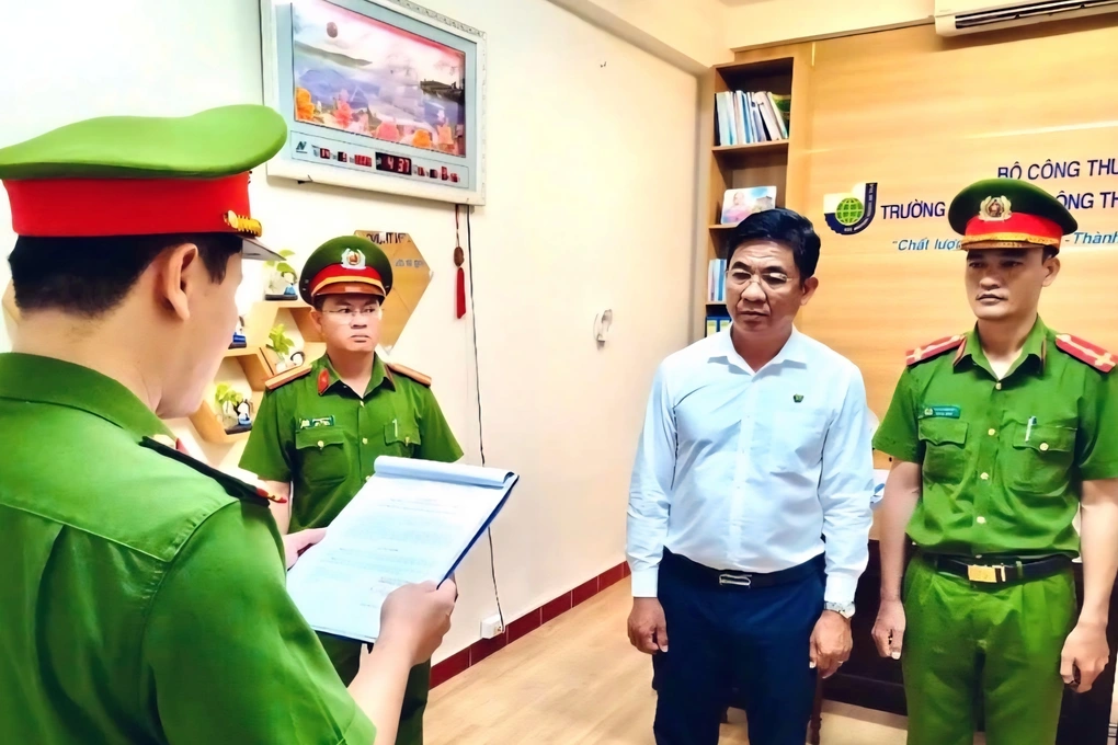 Cong an cong bo quyet dinh khoi to bi can lenh bat tam giam doi voi ong Tran Kim Quyen 546667