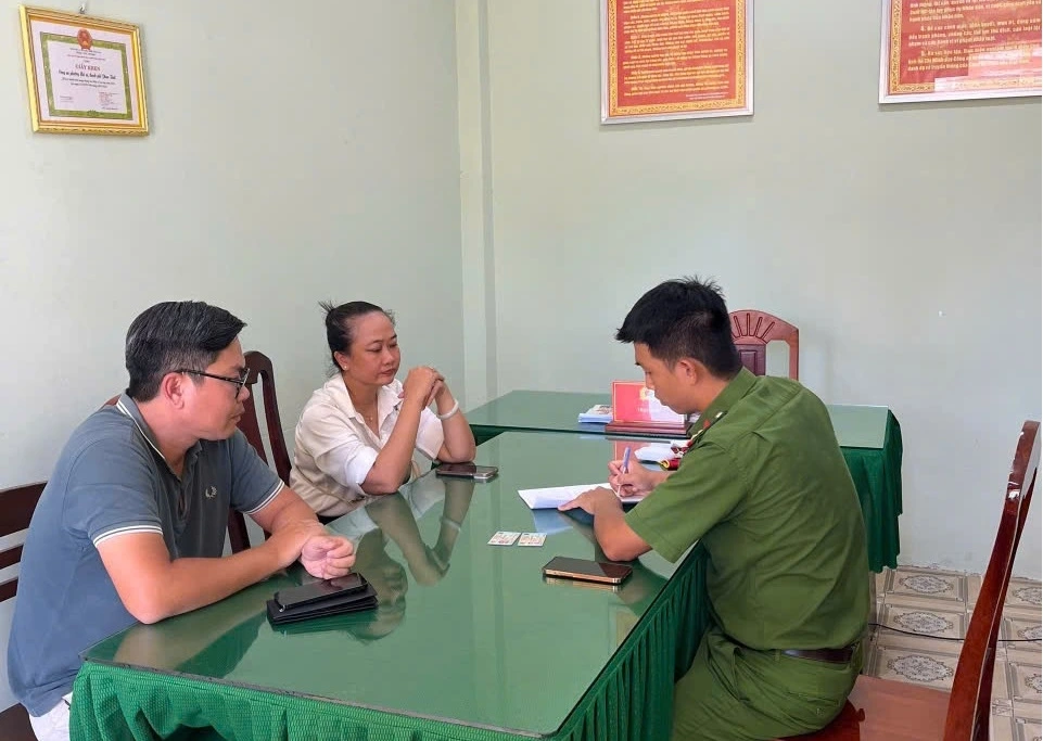 Cong an phuong Mui Ne giai quyet su viec chuyen nham tai khoan so tien 1 ty dong. 34566
