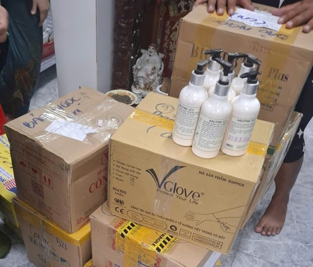 Công an tỉnh Cà Mau tạm giữ trên 25 tấn hóa chất và trên 1.000 sản phẩm mỹ phẩm không rõ nguồn gốc xuất xứ 