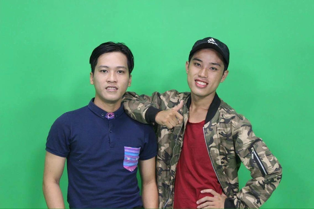 Diễn viên Cường Phạm từ trần ở tuổi 31 vì căn bệnh viêm màng não hiếm gặp 2 Cường Phạm (phải) và diễn viên Minh Sang trong cuộc thi "Gương mặt sân khấu điện ảnh triển vọng 2016"