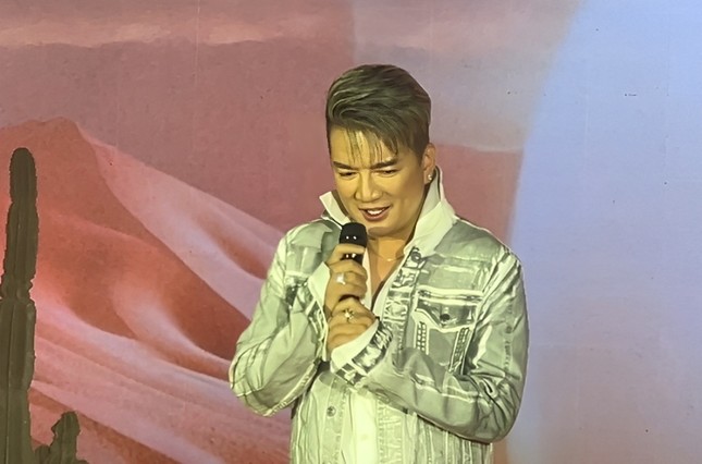 Đàm Vĩnh Hưng trở lại sau 'cú sốc' mất hit, khẳng định vị thế với album mới 1 Đàm Vĩnh Hưng nói anh có 14 ca khúc Xin Lỗi Tình Yêu khác