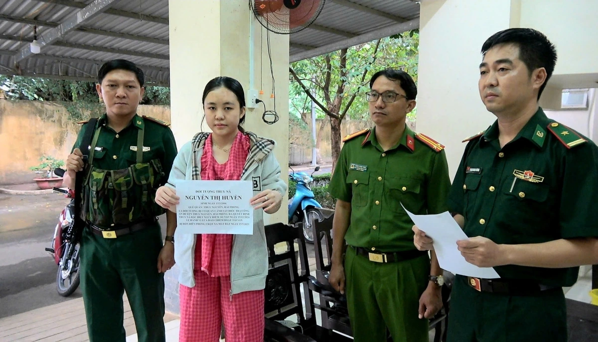 Doi tuong Nguyen Thi Huyen 455566
