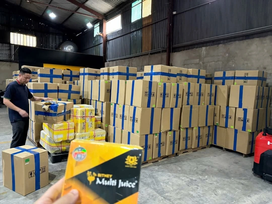 Kho hàng của các đối tượng bị phát hiện.