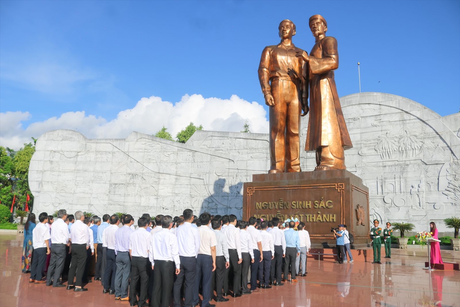 Le dang hoa tai Tuong dai Nguyen Sinh Sac Nguyen Tat Thanh 45566