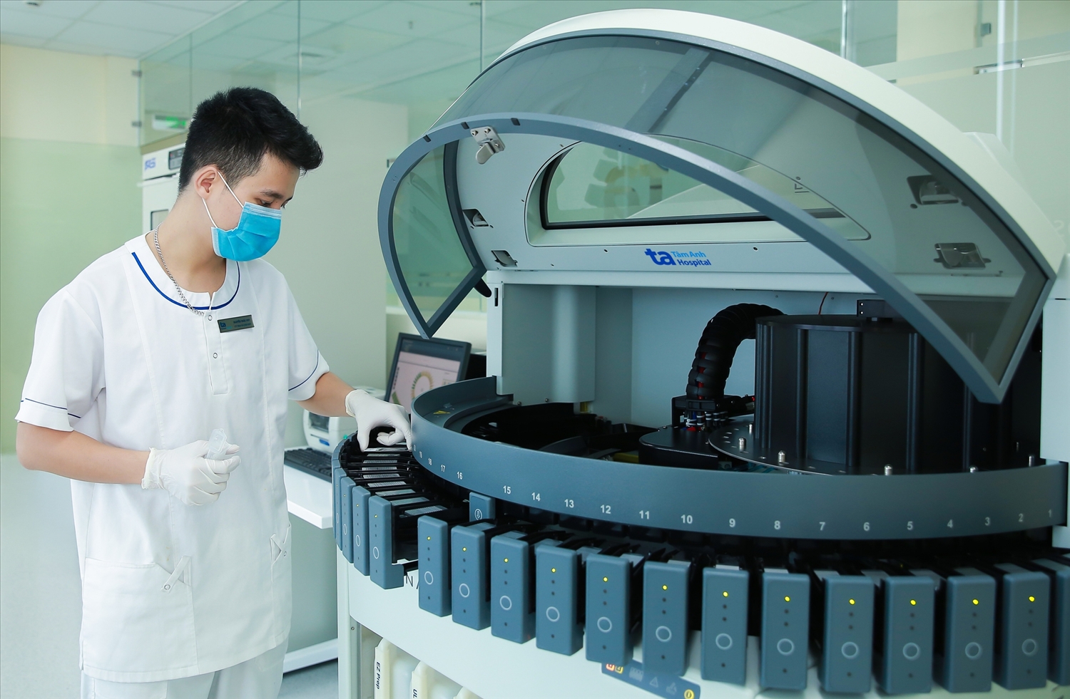 Thử nghiệm thuốc mới điều trị ung thư của Mỹ cho 8 bệnh nhân bước đầu có tín hiệu tốt 2 Máy xét nghiệm hóa mô miễn dịch và lai tại chỗ huỳnh quang gắn màu Bench Mark Ultra của Mỹ giúp phát hiện, phân biệt nhiều loại ung thư