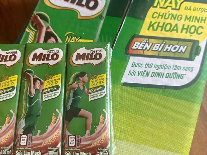 Nestle Milo gan ten Vien Dinh duong tren bao bi quang cao. 4566