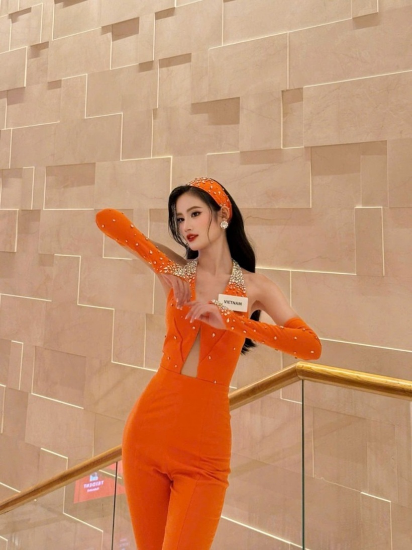 Hoa hậu Ý Nhi thể hiện xuất sắc ở phần thi Tài năng, được kỳ vọng vào Top 10 Miss World 2025 1 Ở phần thi tài năng, Ý Nhi có màn trình diễn tự tin, vừa hát vừa giao lưu và tương tác nhiệt tình với các thí sinh cùng giám khảo.