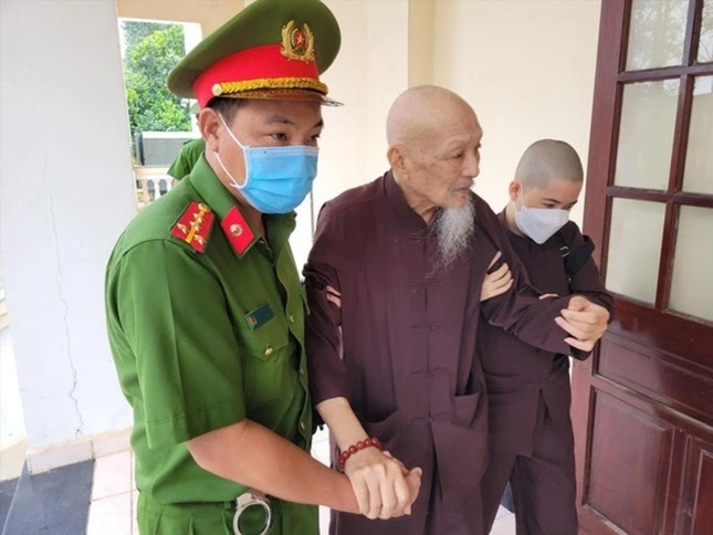 Ong Le Tung Van trong mot lan hau toa truoc day. 4566