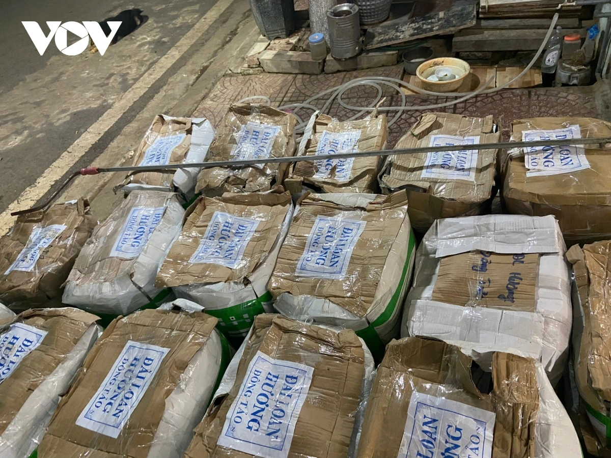 Sơn La: Phát hiện hơn 200kg rau củ quả chứa chất độc hại tại chợ đêm 2 Phát hiện, thu giữ hơn 200kg rau, củ, quả các loại dương tính với chất độc hại.