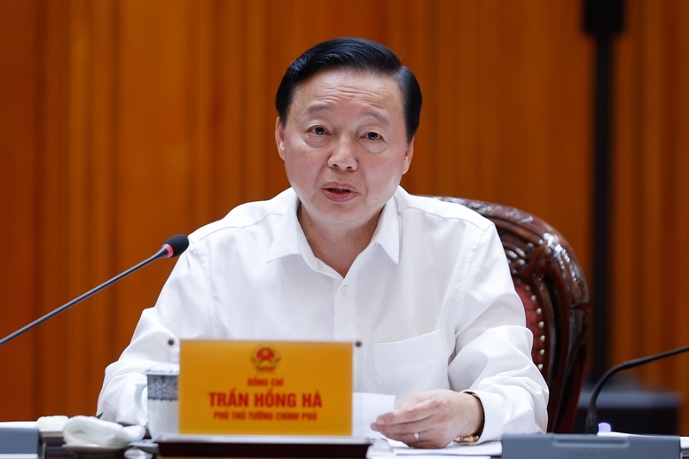 Thủ tướng: Khởi công tuyến đường sắt Lào Cai – Hà Nội – Hải Phòng vào ngày 19/12/2025 3 Phó Thủ tướng Trần Hồng Hà phát biểu tại cuộc họp - Ảnh: VGP/Nhật Bắc