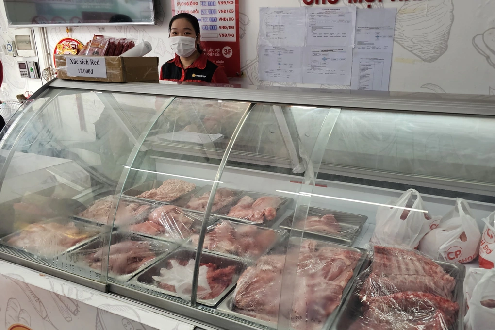 Sản phẩm bày bán trong cửa hàng C.P. 