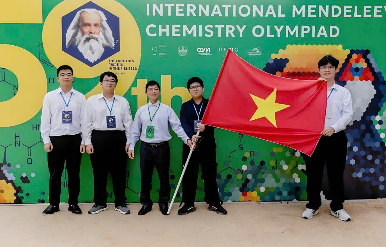 Việt Nam xuất sắc giành huy chương tại “Kỳ thi Hóa học khó nhất hành tinh” 2 Thành tích xuất sắc của đoàn học sinh Việt Nam tiếp tục khẳng định năng lực, trí tuệ và bản lĩnh hội nhập của thế hệ học sinh Việt Nam trên đấu trường quốc tế. (Ảnh: TTXVN)