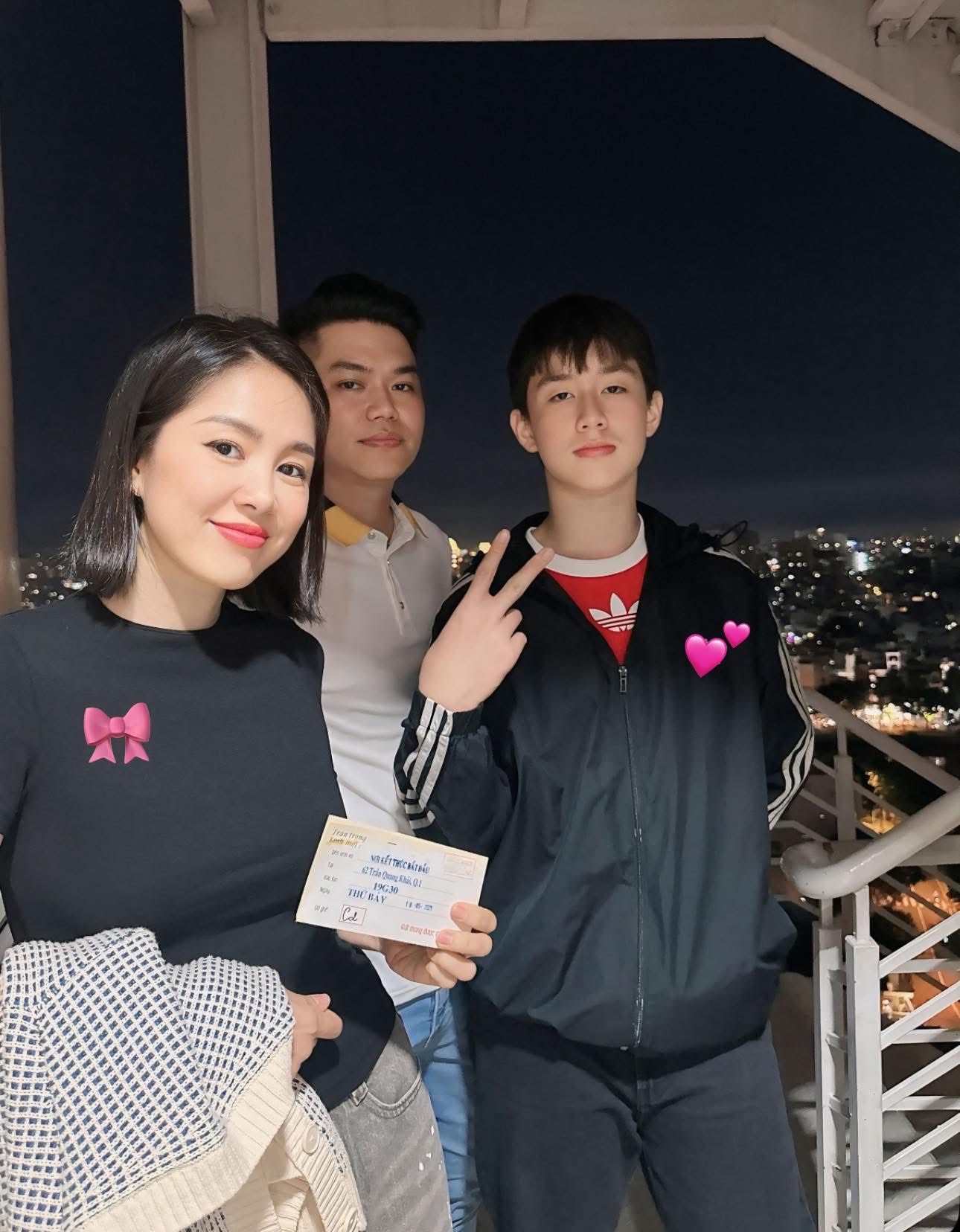 Thiên Quân sở hữu chiều cao ấn tượng gần 1m8, vóc dáng cân đối và gương mặt sáng, đậm nét điện ảnh.