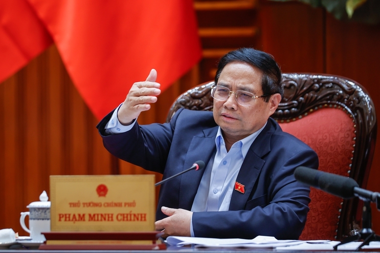 Thủ tướng: Khởi công tuyến đường sắt Lào Cai – Hà Nội – Hải Phòng vào ngày 19/12/2025 4 Thủ tướng nhấn mạnh, các bộ ngành phải triển khai công việc khẩn trương, nghiêm túc, khoa học, trên cơ sở chức năng, nhiệm vụ, quyền hạn của mình - Ảnh: VGP/Nhật Bắc