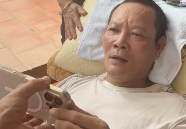Diễn viên Thái Hòa bị liệt nửa người sau đột quỵ, hoàn cảnh khó khăn khiến nhiều người xót xa 2 Tình trạng diễn viên Thái Hòa hiện tại.