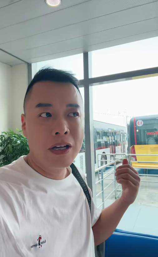 Ton Bang cho biet ban than dang co mat o san bay Tan Son Nhat
