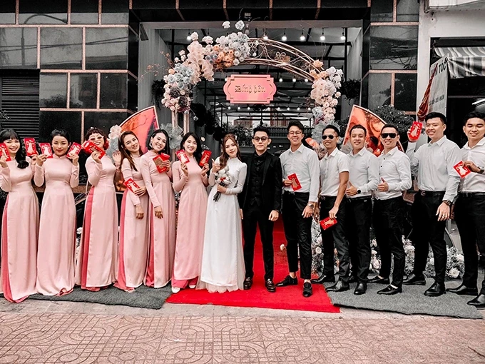 Tống Đông Khuê – Từ Nam chính Người ấy là ai đến vụ kiện đòi gần 44 tỷ đồng từ hôn thê cũ 5 Tống Đông Khuê từng tổ chức lễ đính hôn rình rang vào năm 2021.