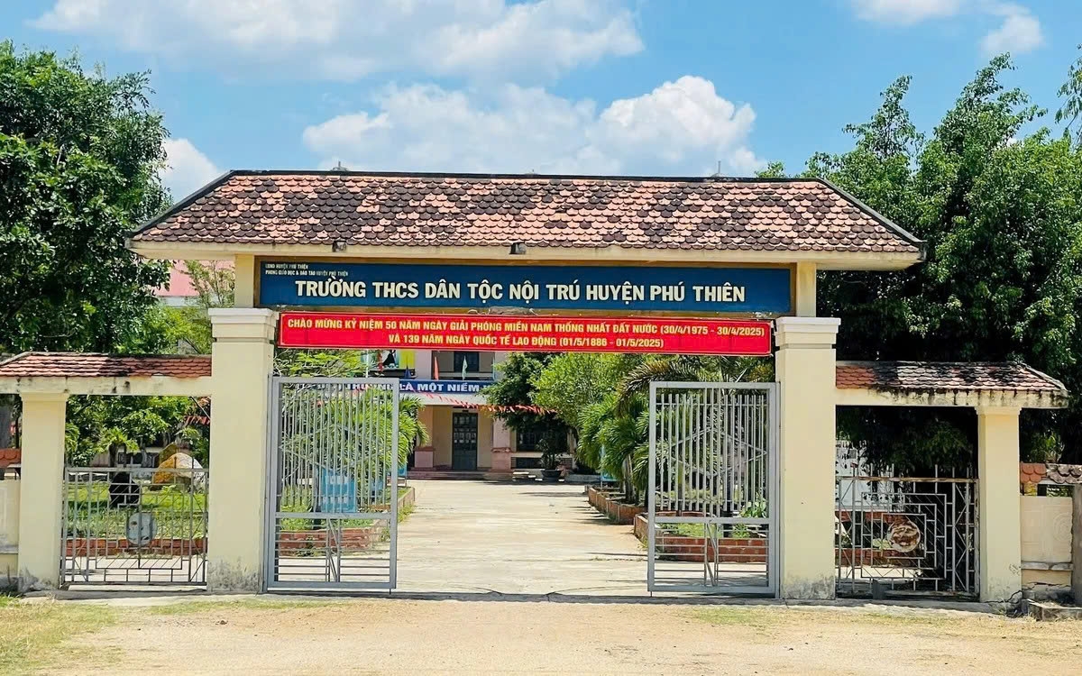 Gia Lai: Chấn chỉnh đạo đức nhà giáo, tăng cường công tác bảo vệ trẻ em 1 Trên địa bàn huyện Phú Thiện, tỉnh Gia Lai đã xảy ra hai vụ việc gây bức xúc trong dư luận, ảnh hưởng nghiêm trọng đến uy tín ngành Giáo dục