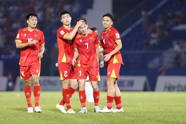 Tuyen Viet Nam gop den 5 guong mat trong danh sach 23 cau thu dau Man United