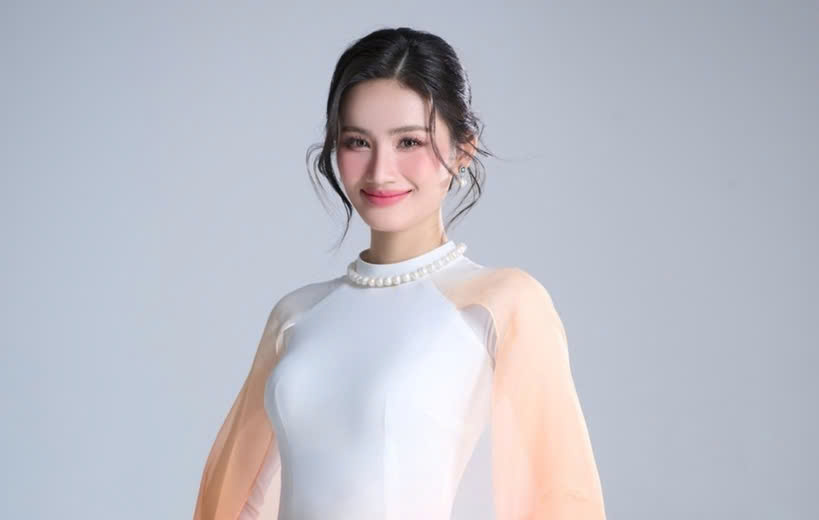 Y Nhi ghi diem voi kha nang tra loi phong van bang tieng Anh luu loat thai do than thien phong cach nang dong gu thoi trang thanh lich. 43566