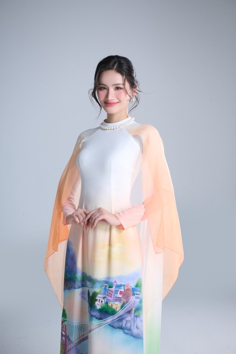 Hoa hậu Ý Nhi thể hiện xuất sắc ở phần thi Tài năng, được kỳ vọng vào Top 10 Miss World 2025 3 Ý Nhi ghi điểm với khả năng trả lời phỏng vấn bằng tiếng Anh lưu loát, thái độ thân thiện, phong cách năng động, gu thời trang thanh lịch.