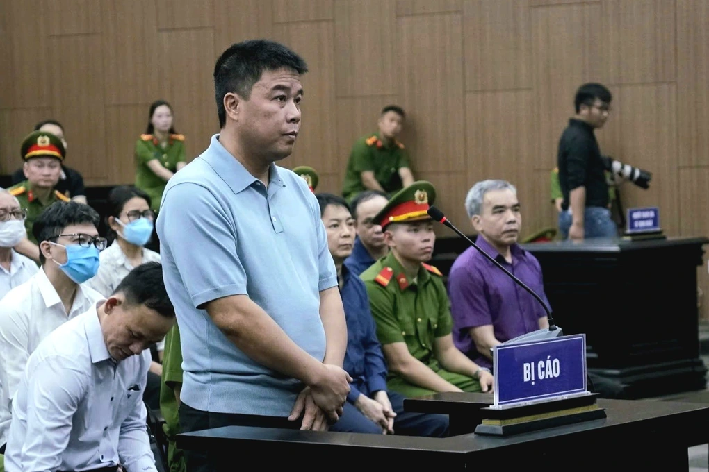 Bị cáo Hoàng Thị Thúy Lan đề nghị được ngồi trong phiên tòa do sức khỏe yếu 4 Bị cáo Nguyễn Văn Hậu