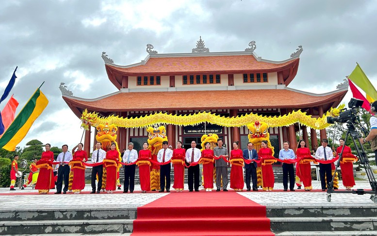Cac dai bieu cat bang khanh thanh Den tuong niem 4355656