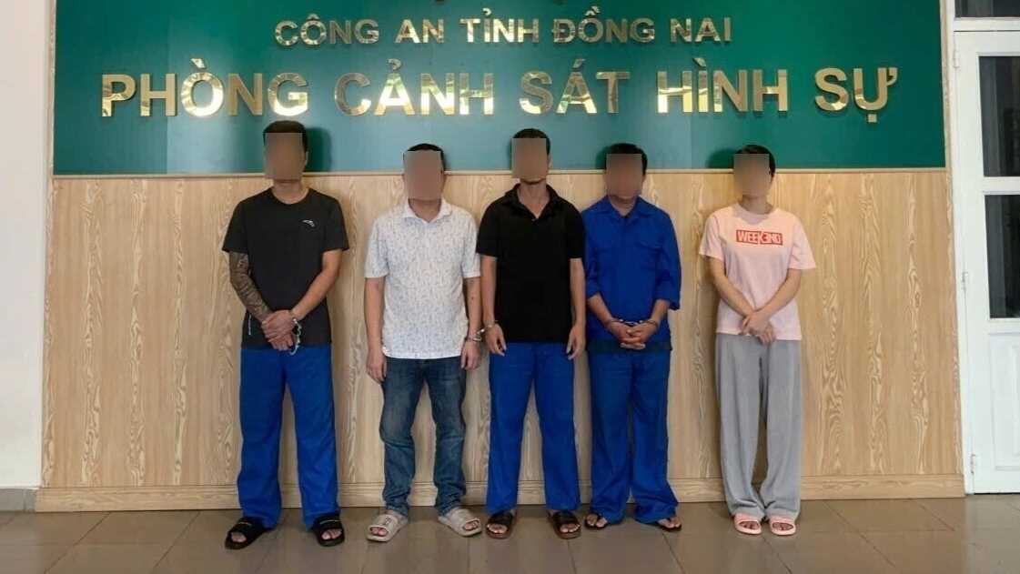 Đồng Nai triệt phá đường dây lừa đảo tiền ảo hơn 10.000 tỷ đồng 1 Các đối tượng bị khởi tố (Ảnh: Công an tỉnh Đồng Nai)