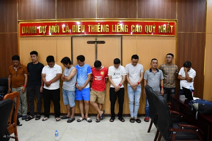 Cac doi tuong trong duong day danh bac. 4566
